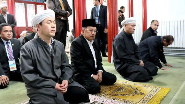 Wapres-Salat-Jumat-di-Masjid-Dongzhimen-yang-Dulunya-Kuil-jusufkalla-ivoox.id_