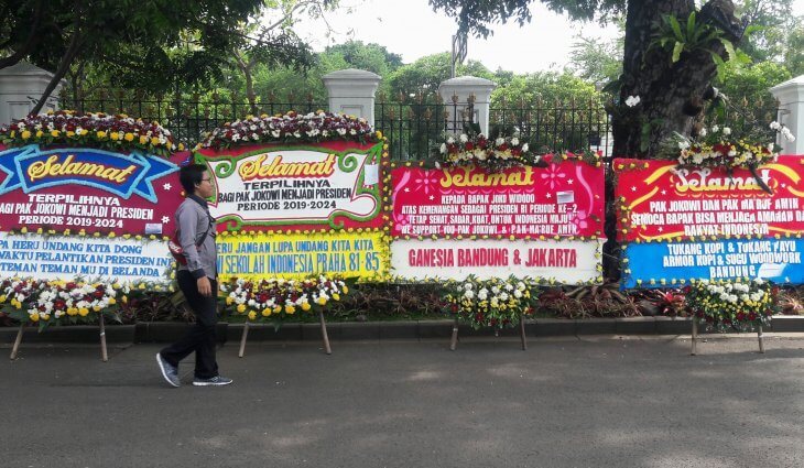 karangan bunga istana