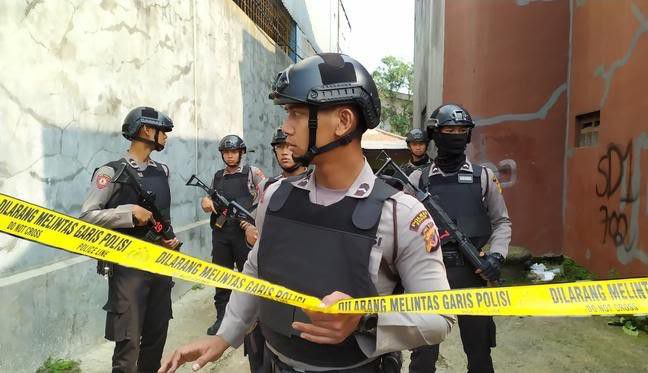 Densus-88-Tangkap-Terduga-Teroris-di-Gresik-doc.densus-ivoox.id_