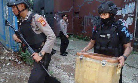 Densus-88-Temukan-Bahan-Peledak-Hingga-Buku-Jihad-di-Cibinong-Bogor-doc.temukan-ivoox.id_