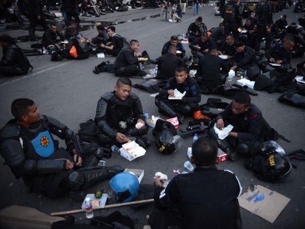Di-Tengah-Kericuhan-Demo-22-Mei-Ada-Aksi-Kemanusiaan-yang-Menyentuh-doc.demo-ivoox.id_