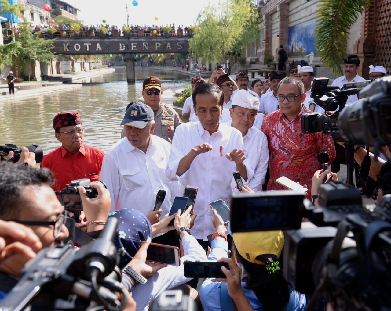 Hari-Kedua-di-Bali-Presiden-Tinjau-Pasar-Badung-doc.tinjau-ivoox.id_
