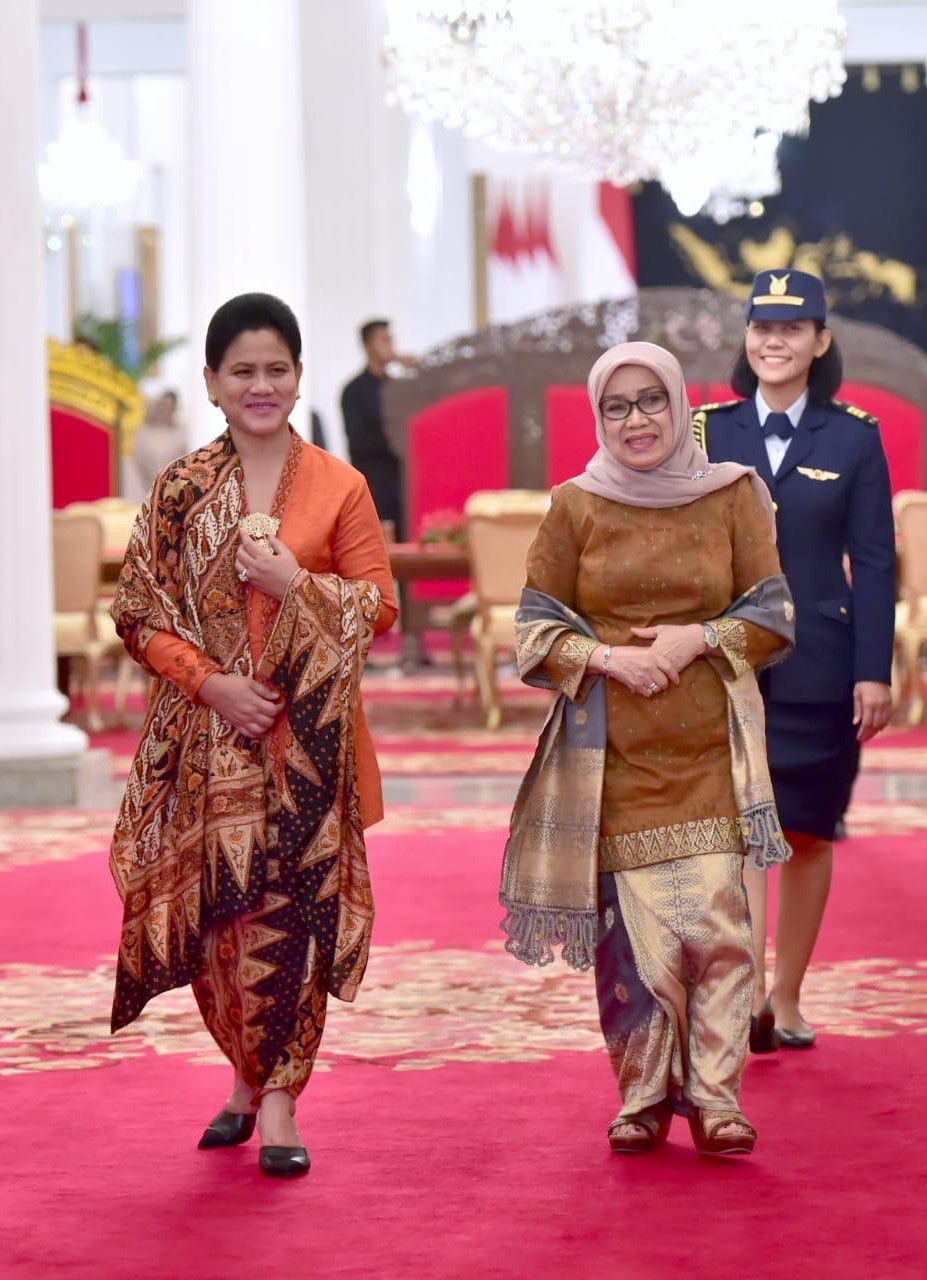 Ibu-Negara-Saksikan-Pelantikan-Ketua-Dekranasda-Maluku-Utara-doc.pelantikan-ivoox.id_-1