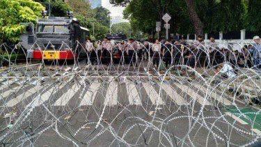 Jalan-di-Depan-KPU-Masih-Ditutup-Polisi-doc.jalan-ivoox.id_
