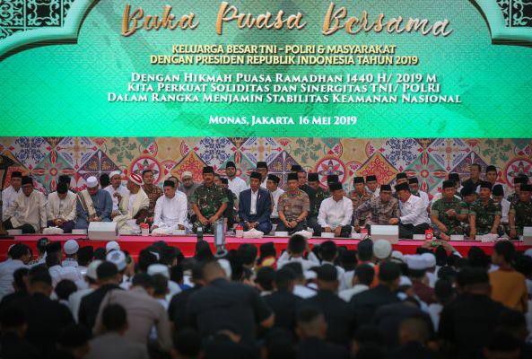 Jokowi-THR-Diterima-Akhir-Bulan-ini-Gaji-ke-13-Akan-Diberikan-Bulan-Juli.-Gaji-TNI-Polri-dan-PNS-Juga-Naik-Tahun-Ini-doc-gaji-ivoox.id_