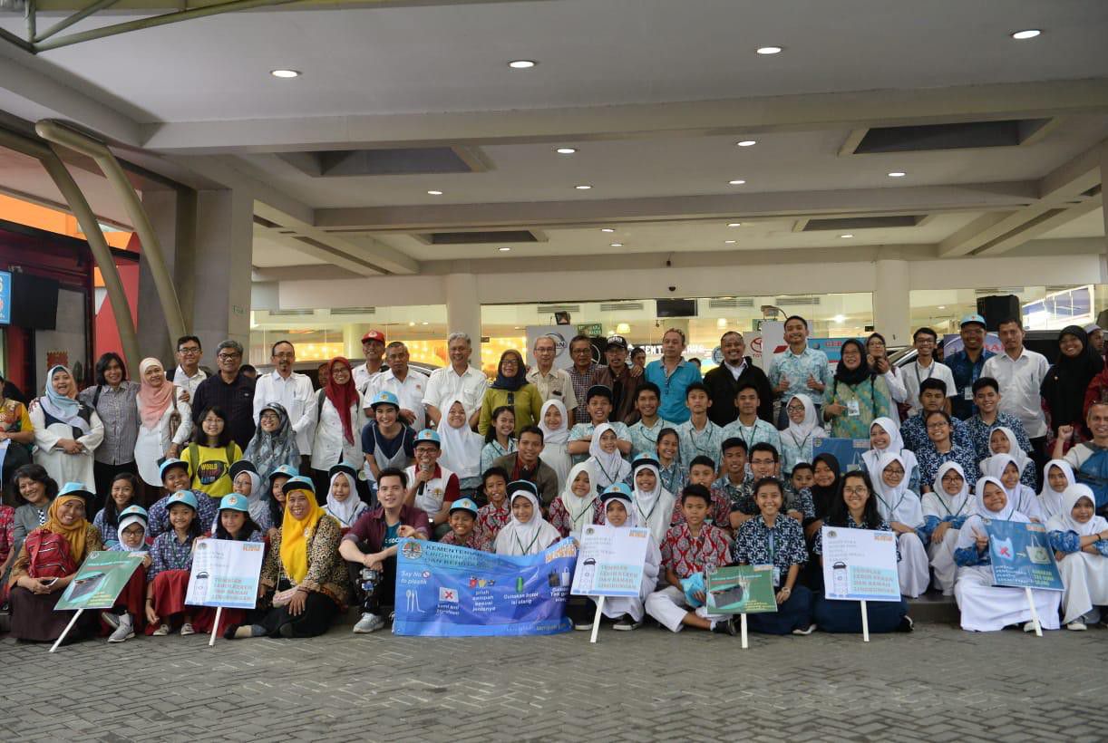 KLHK-Kampanyekan-Ramadan-Bersih-Sampah-di-Rest-Area-Cibubur-doc.klhk-ivoox.id_