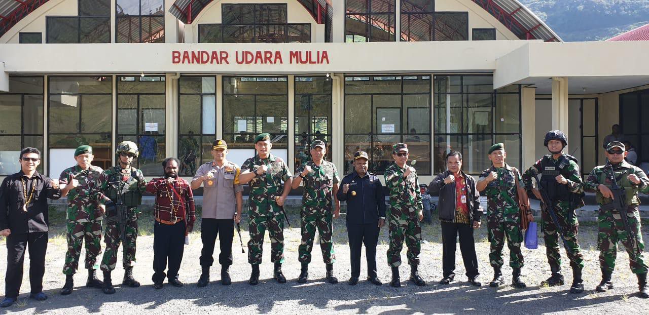 Kunker-Pangdiv-II-Kostrad-Bupati-Yuni-Ungkapkan-Terima-Kasih-Atas-Kinerja-TNI-doc..TNI-ivoox.id_