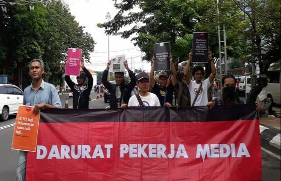 May-Day-Aksi-Di-Semarang-AJI-Minta-Pemda-Tegakkan-Aturan-Perburuhan-doc.aturan-ivoox.id_