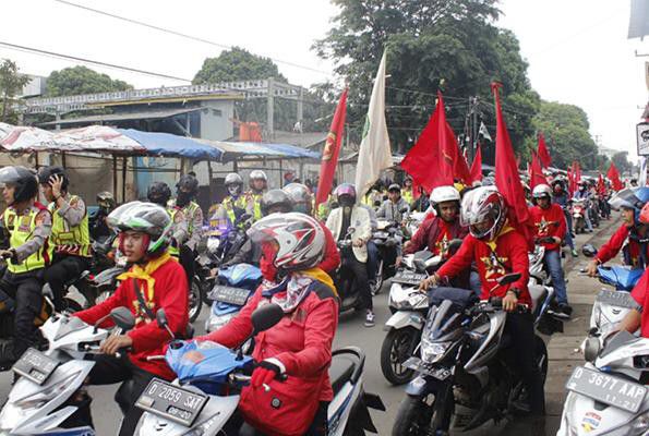 May-Day-Ratusan-Pelajar-di-Bandung-Lakukan-Aksi-Vandalisme-doc.vandalisme-ivoox.id_