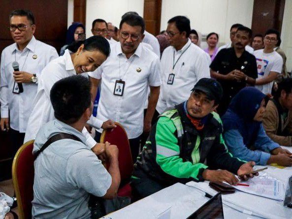 Menteri-BUMN-Rini-S-Sumarno-Tinjau-Verifikasi-Data-Calon-Peserta-Mudik-Bareng-doc.BUMN-ivoox.id_