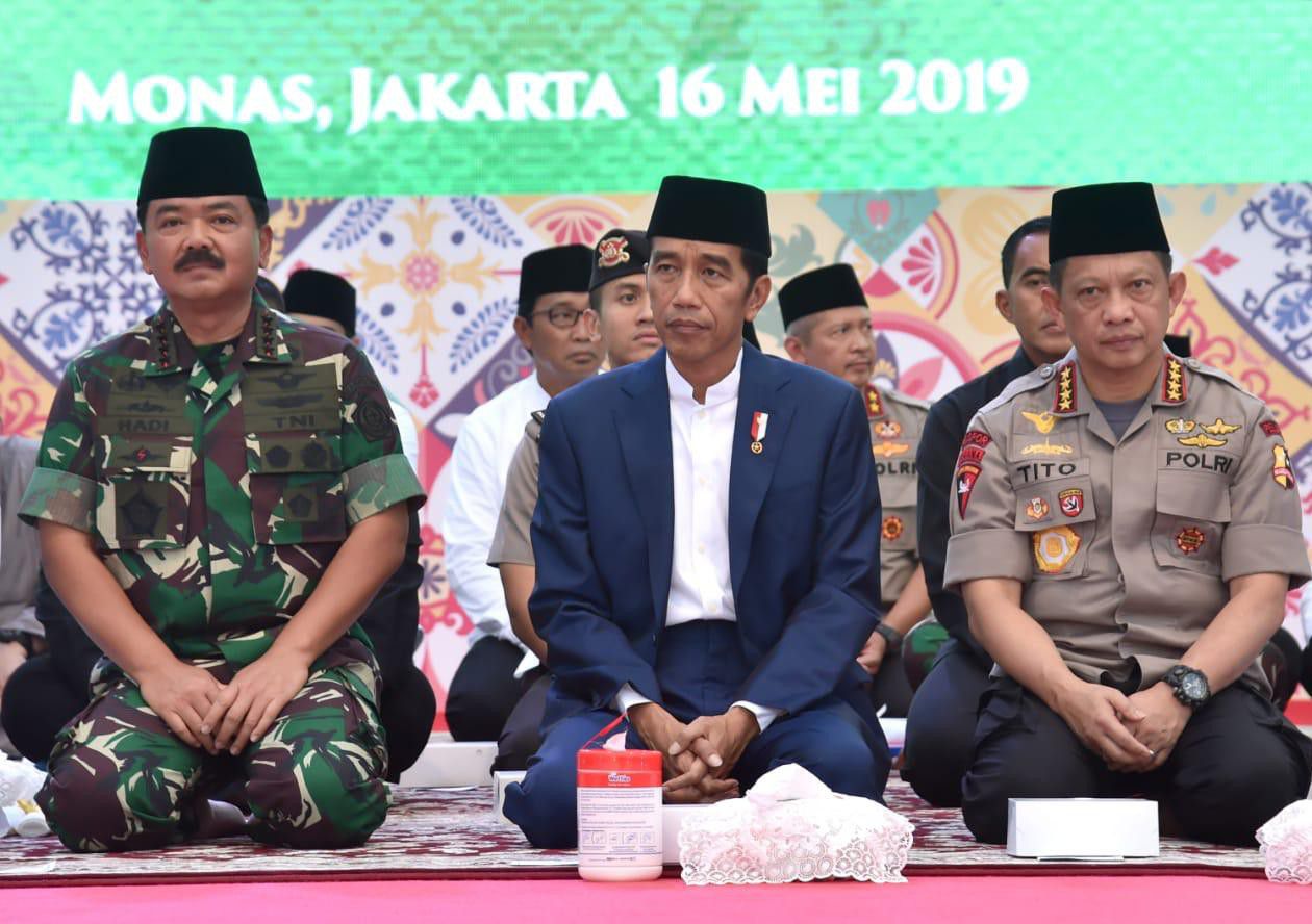 Presiden-Buka-Puasa-Bersama-dengan-TNI-dan-Polri-doc.buka-puasa-ivoox.id_