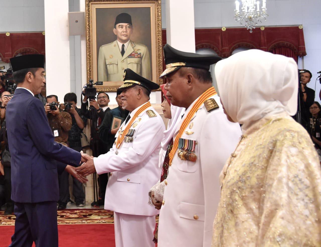 Presiden-Jokowi-Lantik-Gubernur-dan-Wakil-Gubernur-Maluku-Utara-doc.lantik-ivoox.id_