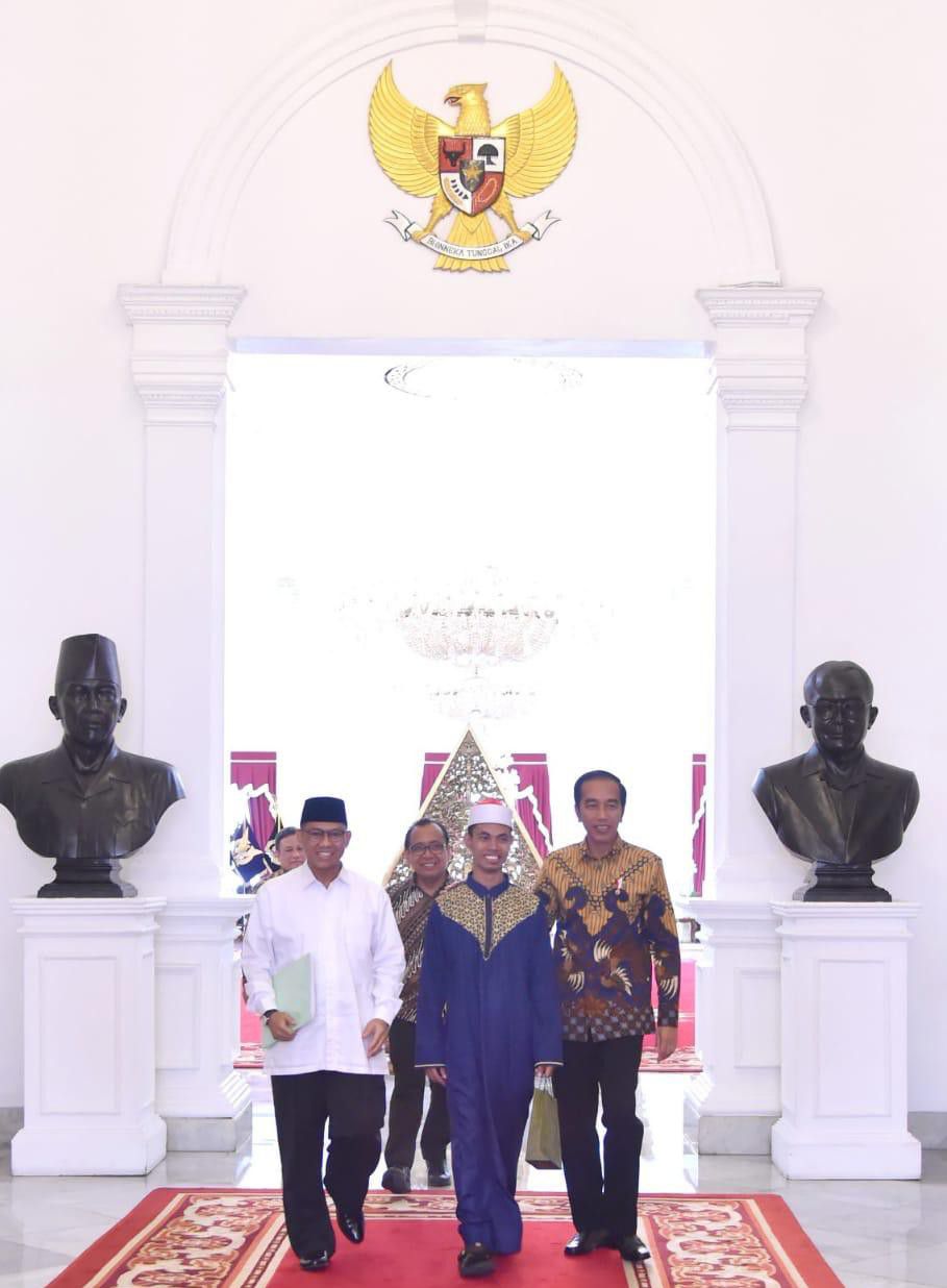 Presiden-Jokowi-Undang-Syamsuri-Firdaus-Juara-MTQ-Internasional-ke-Istana-doc.undang-ivoox.id_