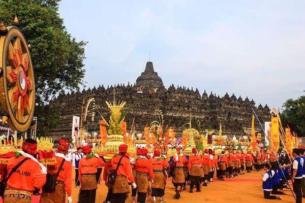 Ribuan-Umat-Buddha-dari-Berbagai-Daerah-Ikuti-Prosesi-Waisak-di-Borobudur-doc.waisak-ivoox.id_