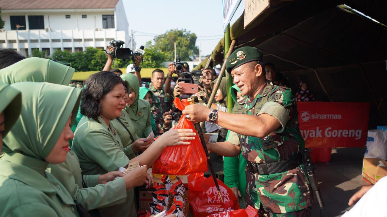 Sambut-Hari-Raya-Idul-Fitri-1440-H-Kostrad-Menggelar-Bazar-Murah-doc.sambut-ivoox.id_