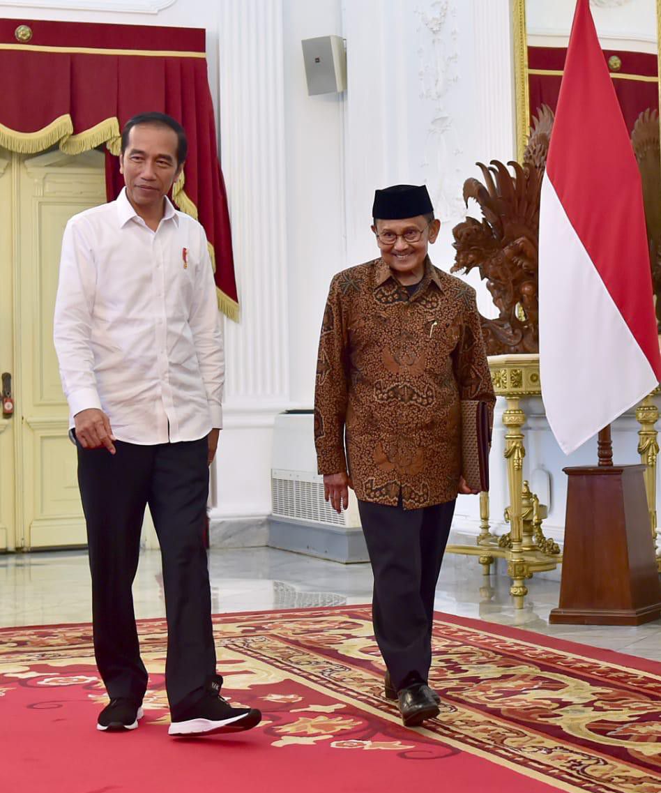 Usai-Bertemu-Presiden-Jokowi-Habibie-Tegaskan-Persatuan-Bangsa-Tak-Bisa-Ditawar-doc.bertemu-ivoox.id_