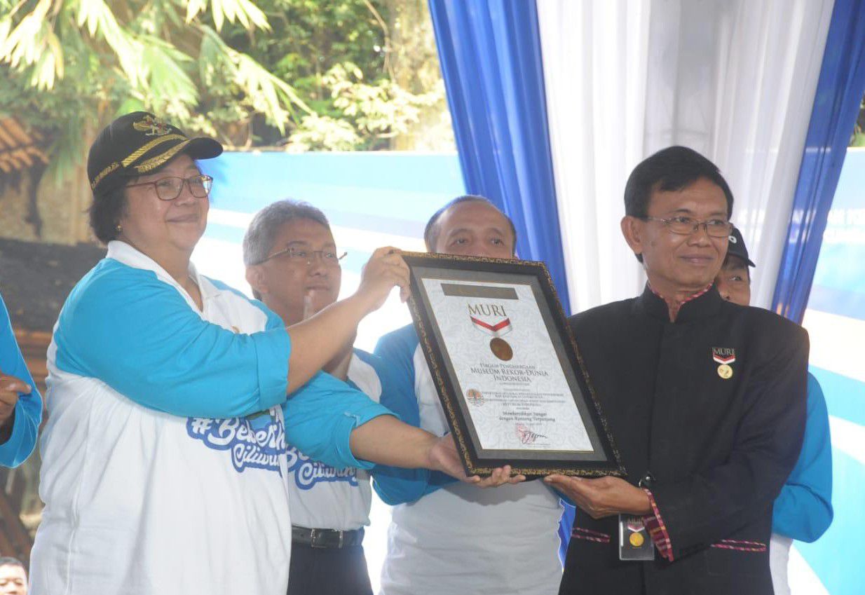 8.000-Peserta-Gotong-Royong-Bebersih-Ciliwung-Pecahkan-Reko-MURI-doc.ciliwung-ivoox.id_