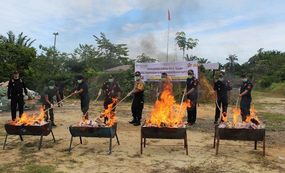 Bea-Cukai-Langsa-Musnahkan-Rokok-dan-Kosmetik-Ilegal-Senilai-Ratusan-Juta-Rupiah-doc.bea-cukai-ivoox.id_
