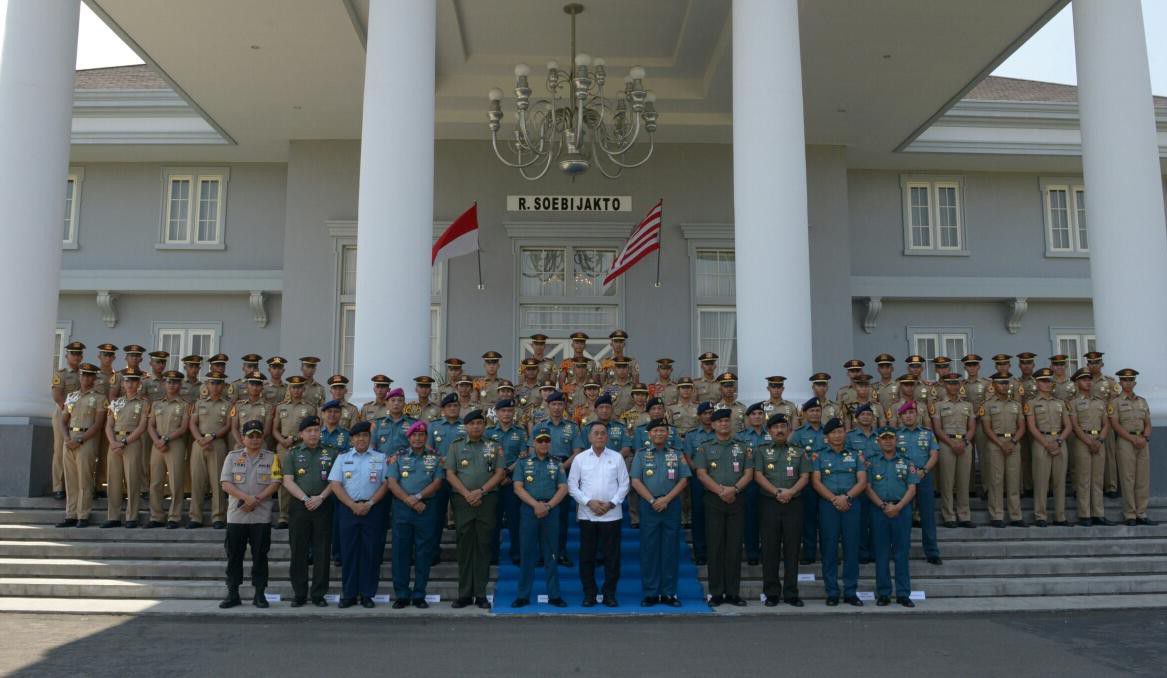 Berikan-Pengarahan-Taruna-AAL-Menhan-Ingatkan-Ancaman-dan-Tantangan-Kedepan-akan-Semakin-Berat-doc.pengarahan-ivoox.id_