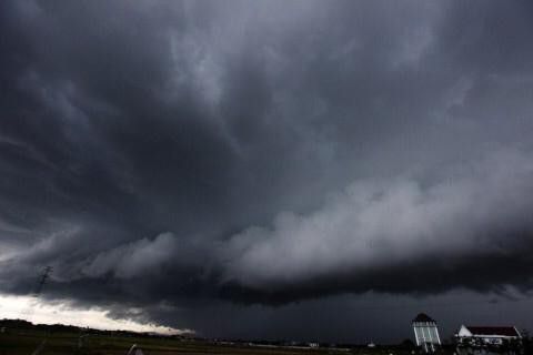 Munculnya-Awan-Kumulonimbus-Bersamaan-dengan-Hilang-Kontaknya-Helikopter-TNI-AD-doc.AwanKumulonimbus-ivoox.id_