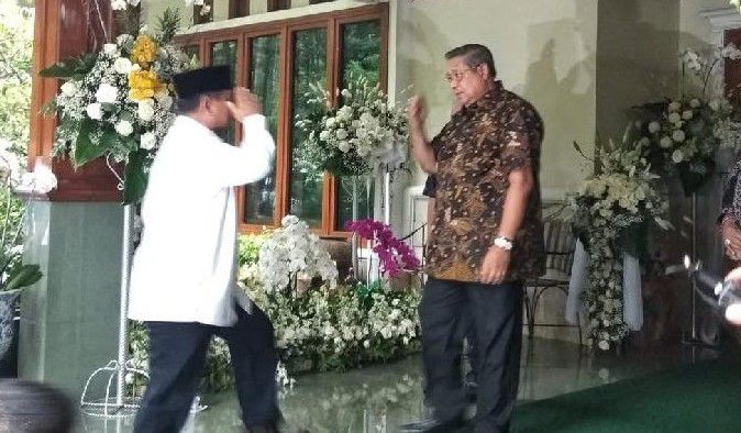 Prabowo-Tiba-di-Kediaman-SBY-untuk-Takziah-doc.prabowo-ivoox.id_