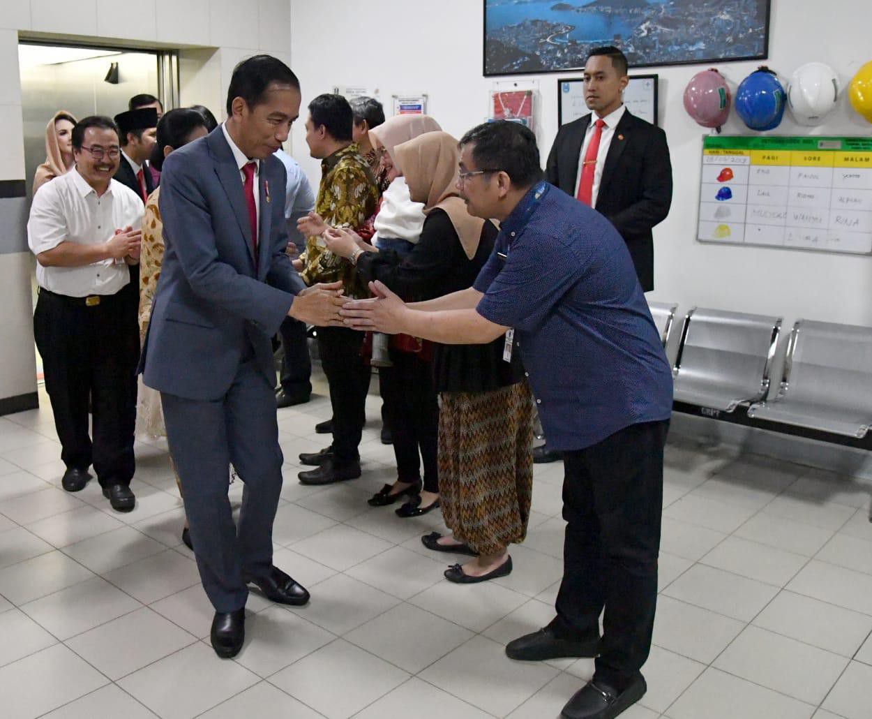 Presiden-Jokowi-Jenguk-Wali-Kota-Surabaya-Tri-Rismaharini-doc.jenguk-ivoox.id_