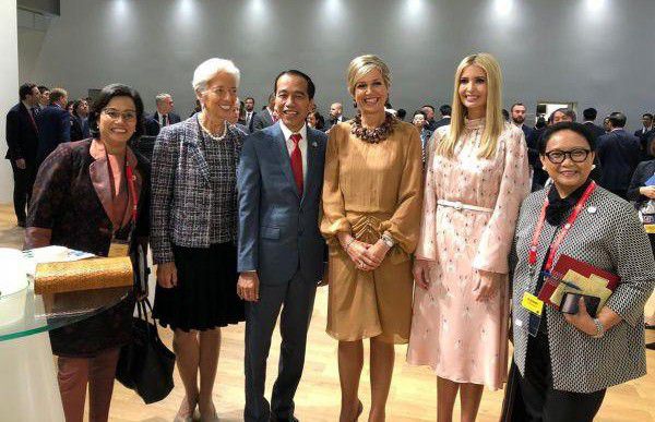 Presiden-Jokowi-di-Antara-Perempuan-Perkasa-KTT-G20-doc.perkasa-ivoox.id_