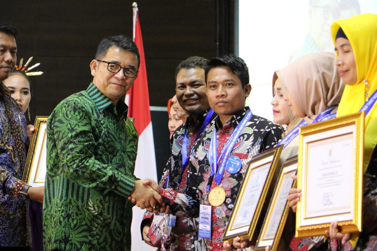 Provinsi-Jawa-Tengah-Juara-Umum-Pada-Ajang-Apresiasi-Guru-dan-Tenaga-Kependidikan-PAUD-dan-Dikmas-Berprestasi-dan-Berdedikasi-Tahun-2019-doc.jawa-tegah-ivoox.id_