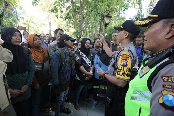 Unjuk-Rasa-Wali-Murid-Soal-Sistem-Zonasi-di-Surabaya-doc.unjuk-rasa-ivoox.id_