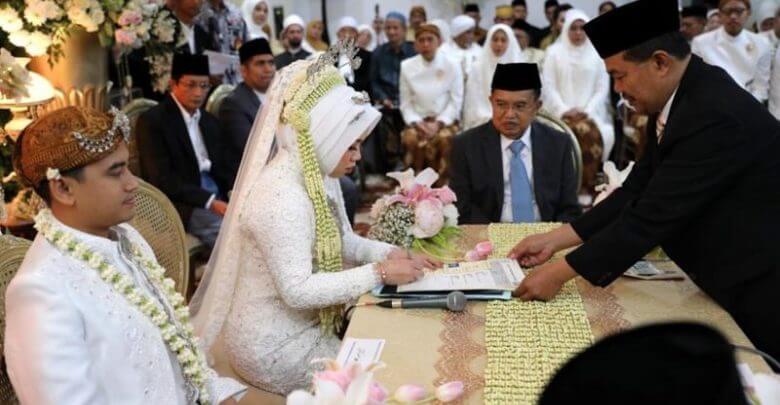 Wapres-JK-saat-jadi-saksi-pernikahan-putri-Khofifah-e1561735163602