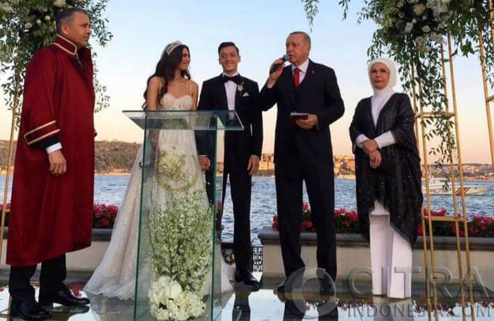 mesut ozil menikah