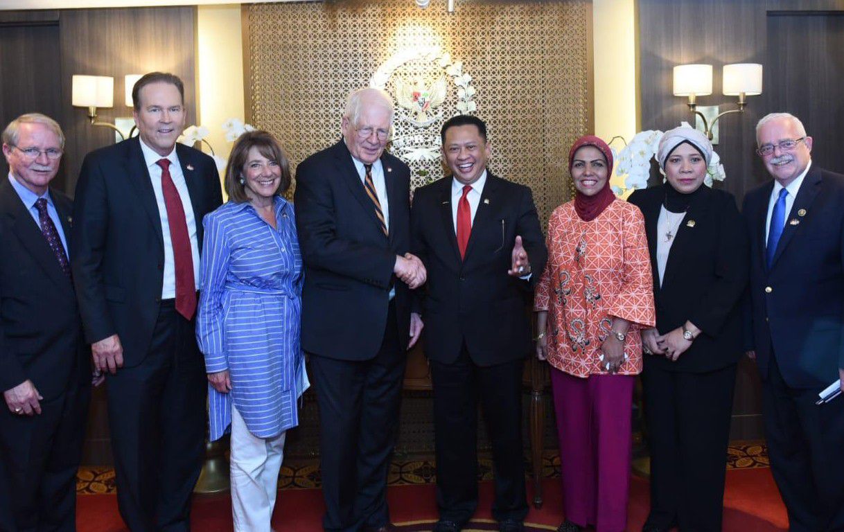 Bamsoet-Indonesia-Amerika-Serikat-Perlu-Terus-Promosikan-Nilai-Nilai-Demokrasi-Pluralisme-doc.demokrasi-pluralisme-ivoox.id_