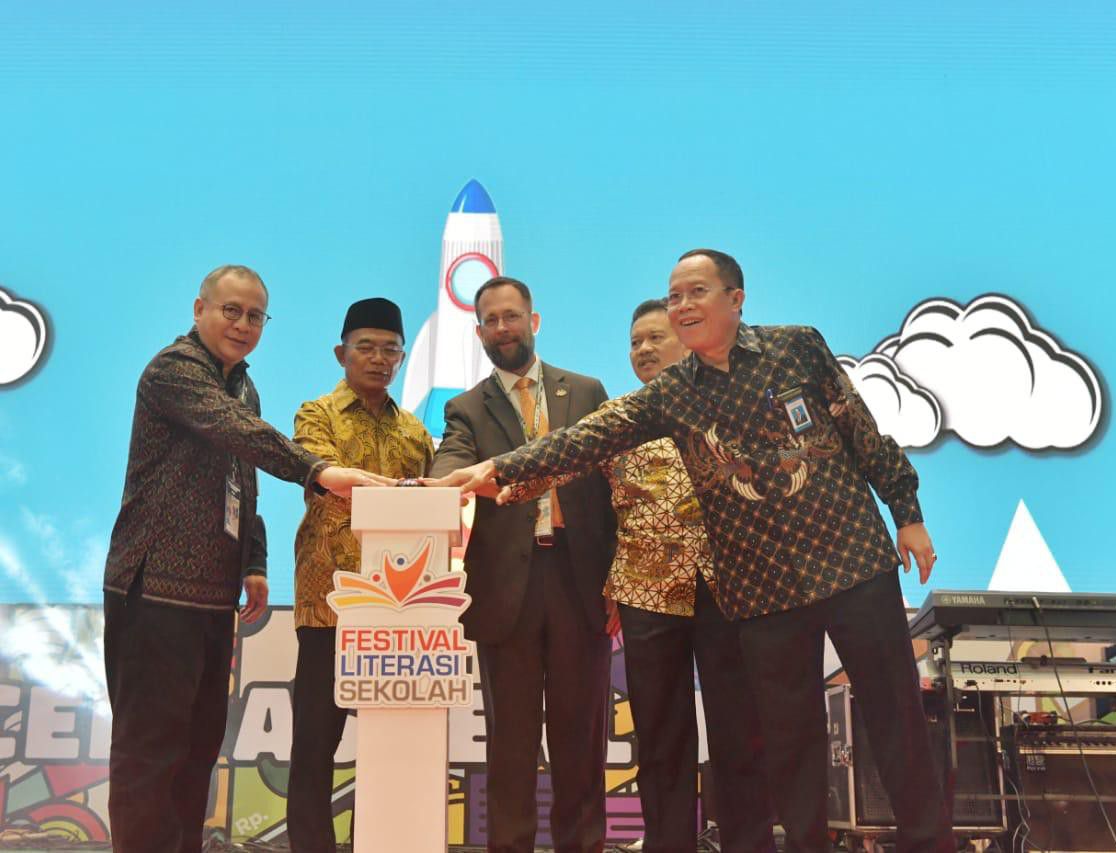Buka-Festival-Literasi-Sekolah-2019-Mendikbud-Hakikat-Membaca-adalah-Pahami-Kritisi-dan-Berika-Pendapat-doc.mendikbud-ivoox.id_