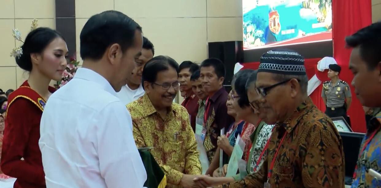 Kado-Terindah-Ruben-Pondaag-di-Hari-Ulang-Tahunnya-Berupa-Sertipikat-Tanah-doc.Sertipikat-ivoox.id_