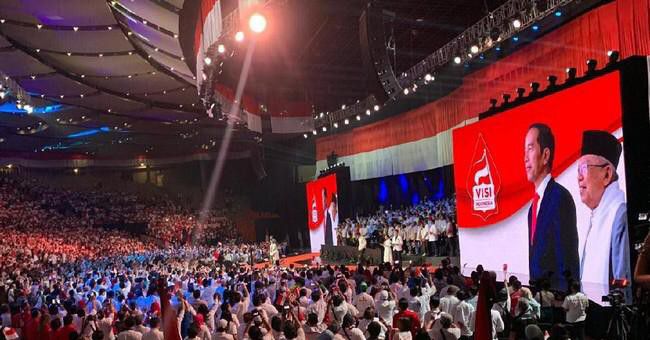 Maruf-Amin-Pimpin-Nyanyi-Bagimu-Negeri-Bakar-Semangat-Pendukung-doc.nyanyi-ivoox.id_