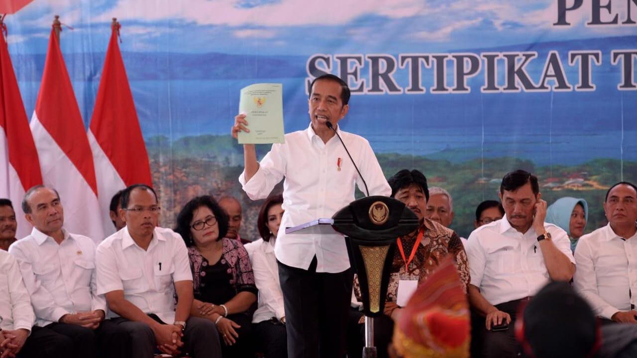 Presiden-Serahkan-1.000-Sertifikat-Hak-Atas-Tanah-untuk-Rakyat-di-Kabupaten-Samosir-doc.Sertifikat-ivoox.id_