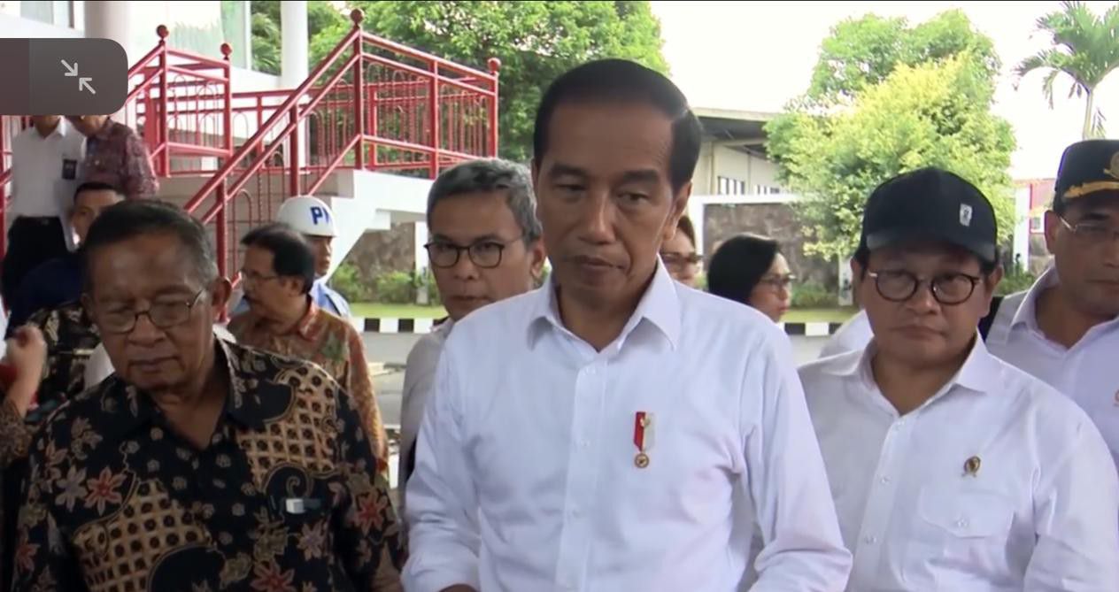 Sebelum-Kembali-ke-Jakarta-Presiden-Ratas-Soal-Pariwisata-Sulut-diBandara-Sam-Ratulangi-Manado-doc.pariwisata-sulut-ivoox.id_