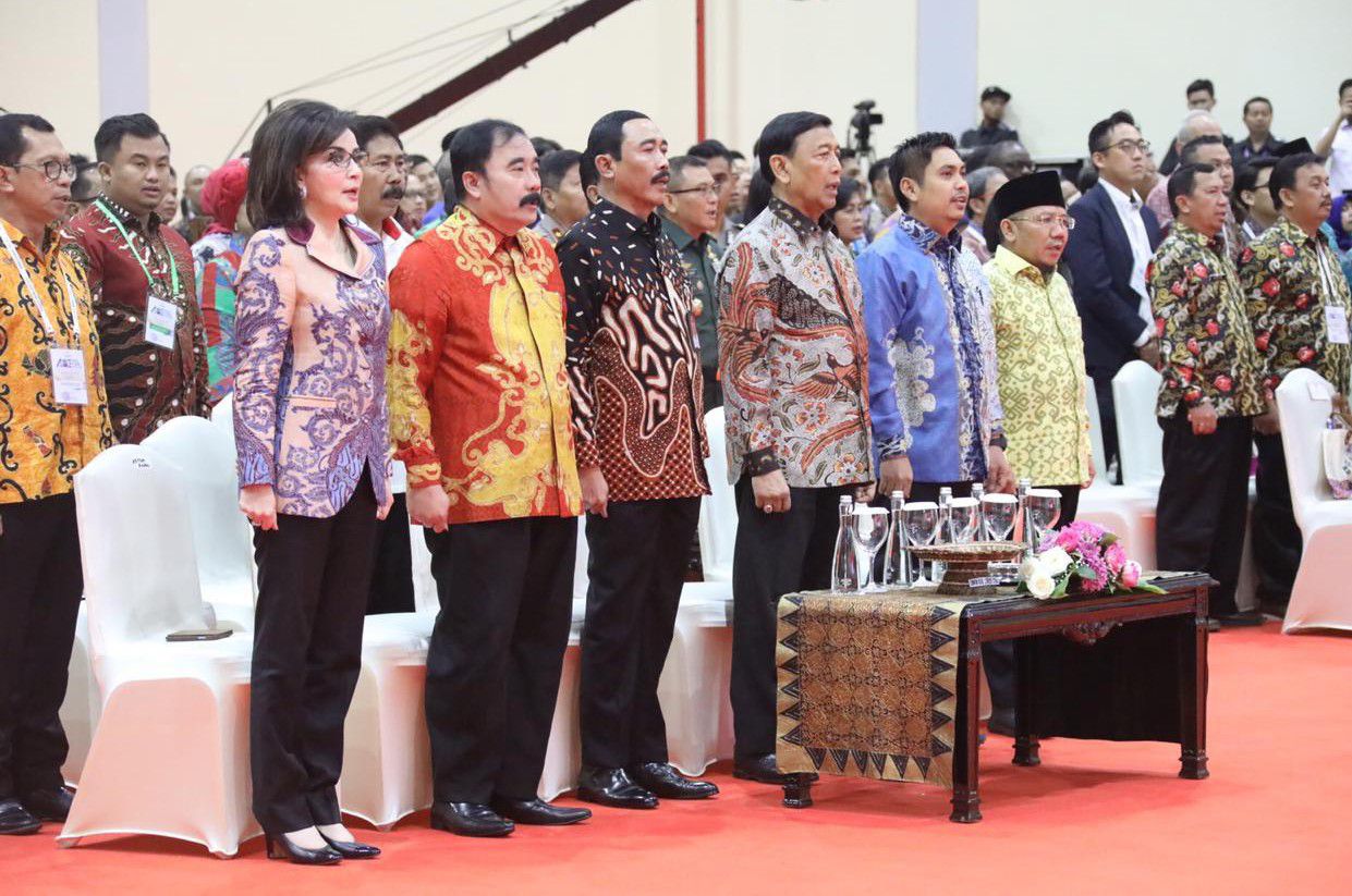 Sekjen-DPD-RI-Reydonnyzar-Moenek-Apkasi-Otonomi-Expo-2019-Media-Efektif-Dalam-Promosikan-Potensi-Daerah-doc.apkasi-otonomi-ivoox.id_