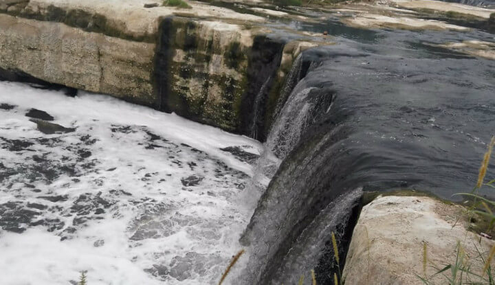 Viral-Sungai-Cileungsi-Hitam-Pekat-Menyengat-Mengeluarkan-Busa_big