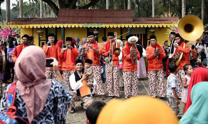 Warga-Padati-Lebaran-Betawi-di-Silang-Barat-Daya-Monas-doc.pedati-ivoox.id_