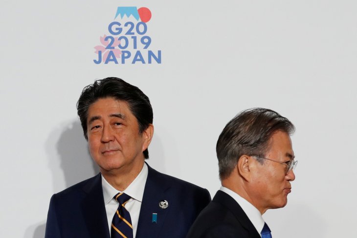 abe dan moon