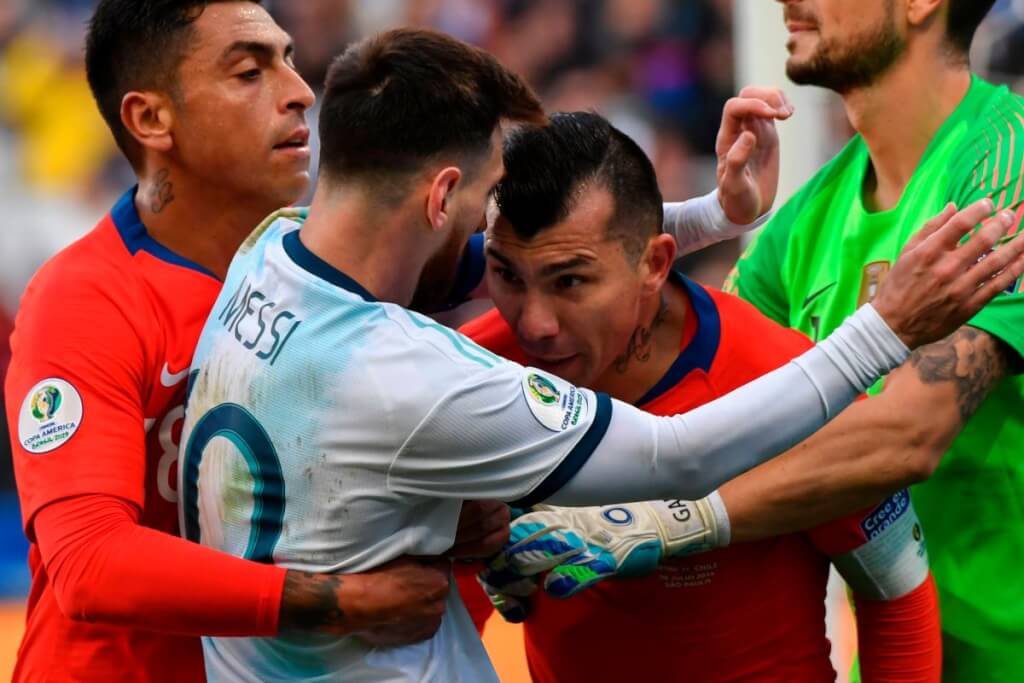 argentina vs chile- messi kartu merah