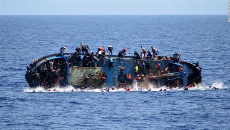 kapal migran terbalik