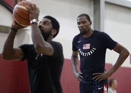 kevin durant (kanan)