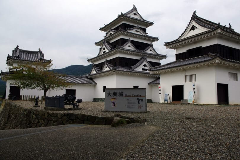 ozu-castle-810x540