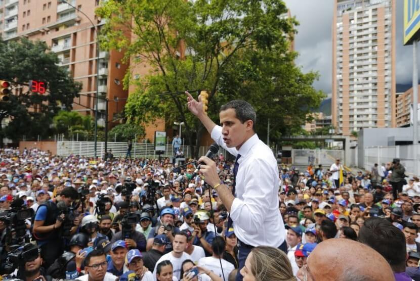 pemimpin-oposisi-venezuela-juan-guaido-berbicara-kepada-pendukungnya-saat-_190706150728-275