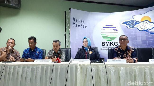 Himbauan-Untuk-Warga-di-Tetap-Tinggalkan-Pantai-di-Wilayah-Berpotensi-Tsunami-doc.Tsunami-ivoox.id_