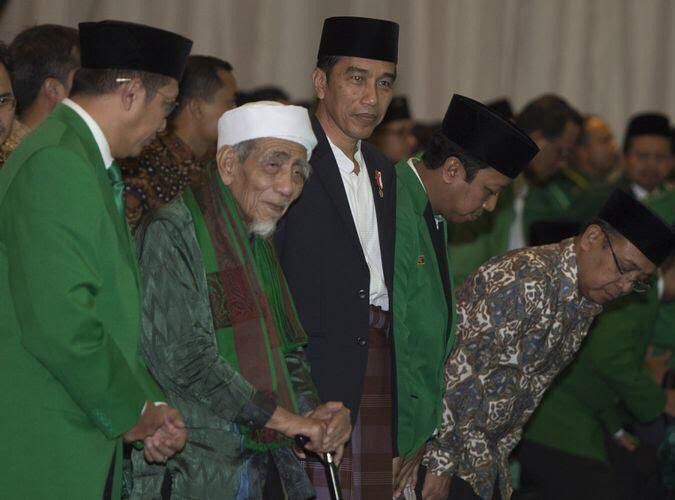 Inilah-Pesan-Terakhir-Mbah-Moen-Saat-Bertemu-Politikus-PPP-Achmad-Baidowi-Dua-Hari-Lalu-doc.mbah-moen-ivoox.id_