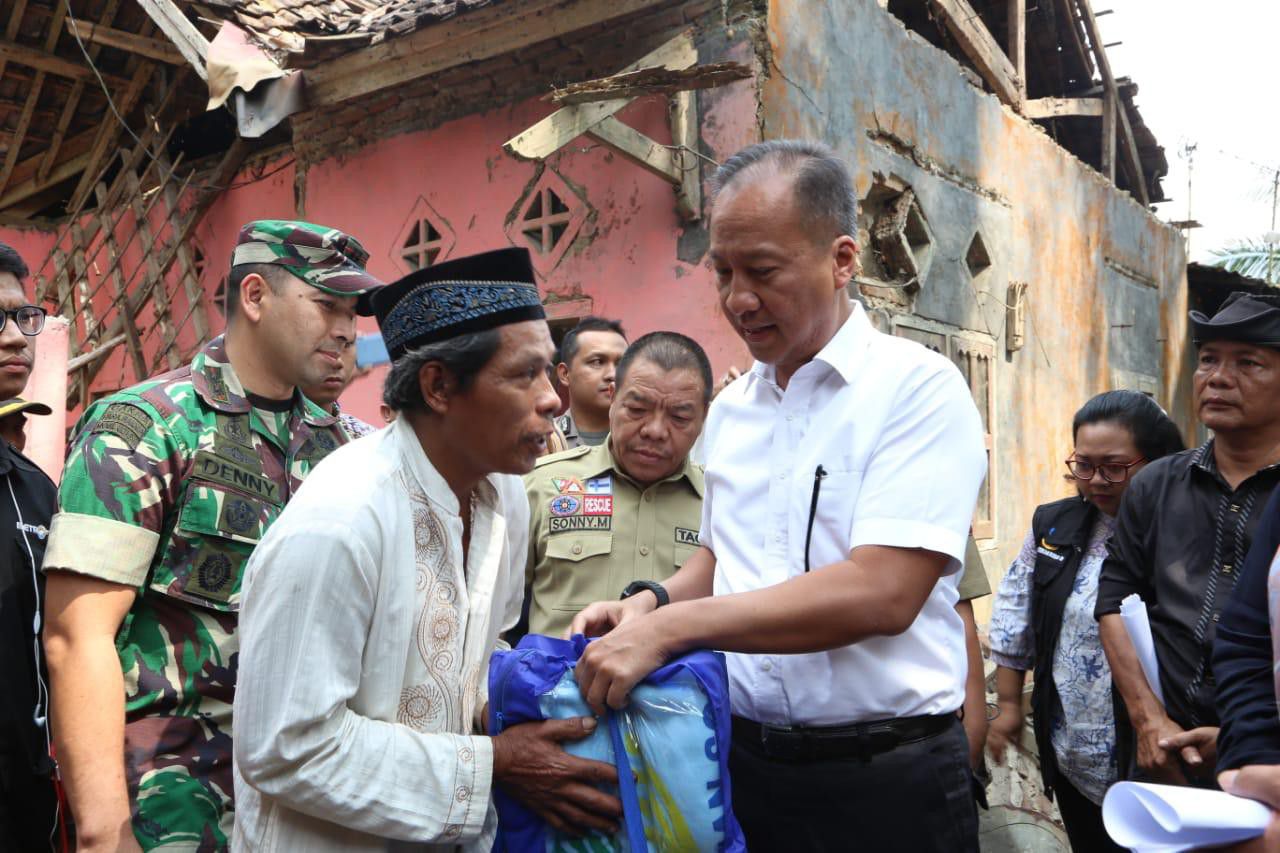 Mensos-Datangi-Korban-Gempa-Pandeglang-Warga-Didata-Untuk-Dapat-Bantuan-Bangunan-Rumah-doc.Mensos-ivoox.id_