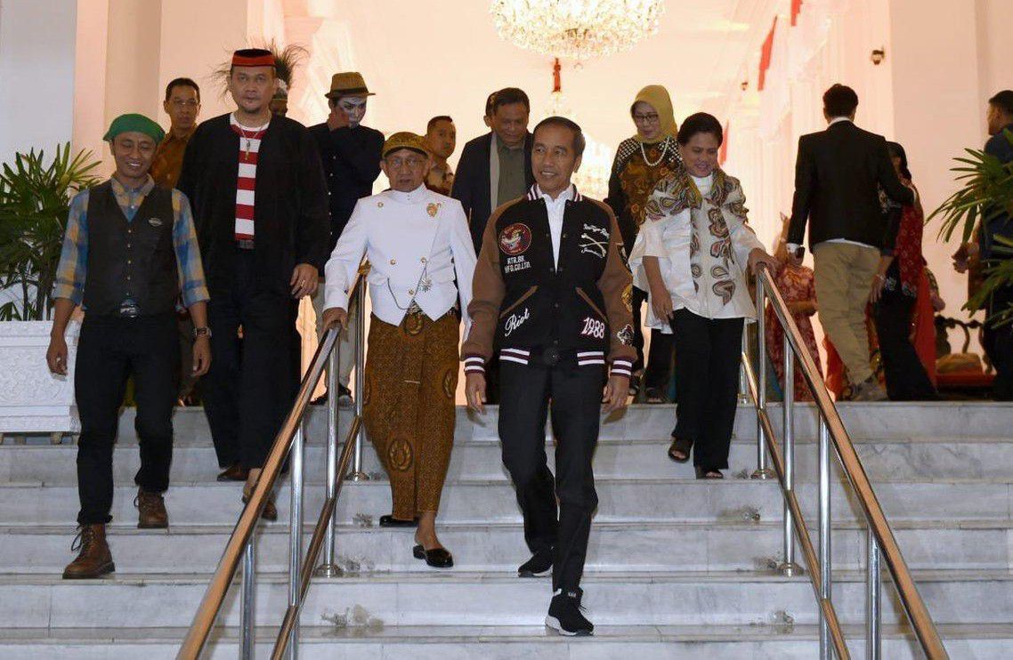 Presiden-Jokowi-Saksikan-Pagelaran-Wayang-Kulit-Kresno-Jumeneng-Ratu-Di-Halaman-Istana-doc.wayang-kulit-ivoox.id_